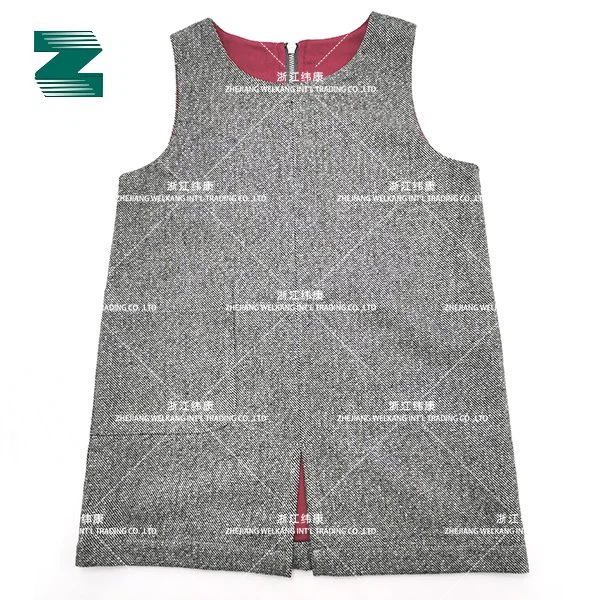 Eest lahtise lõhikuga kleit lastele